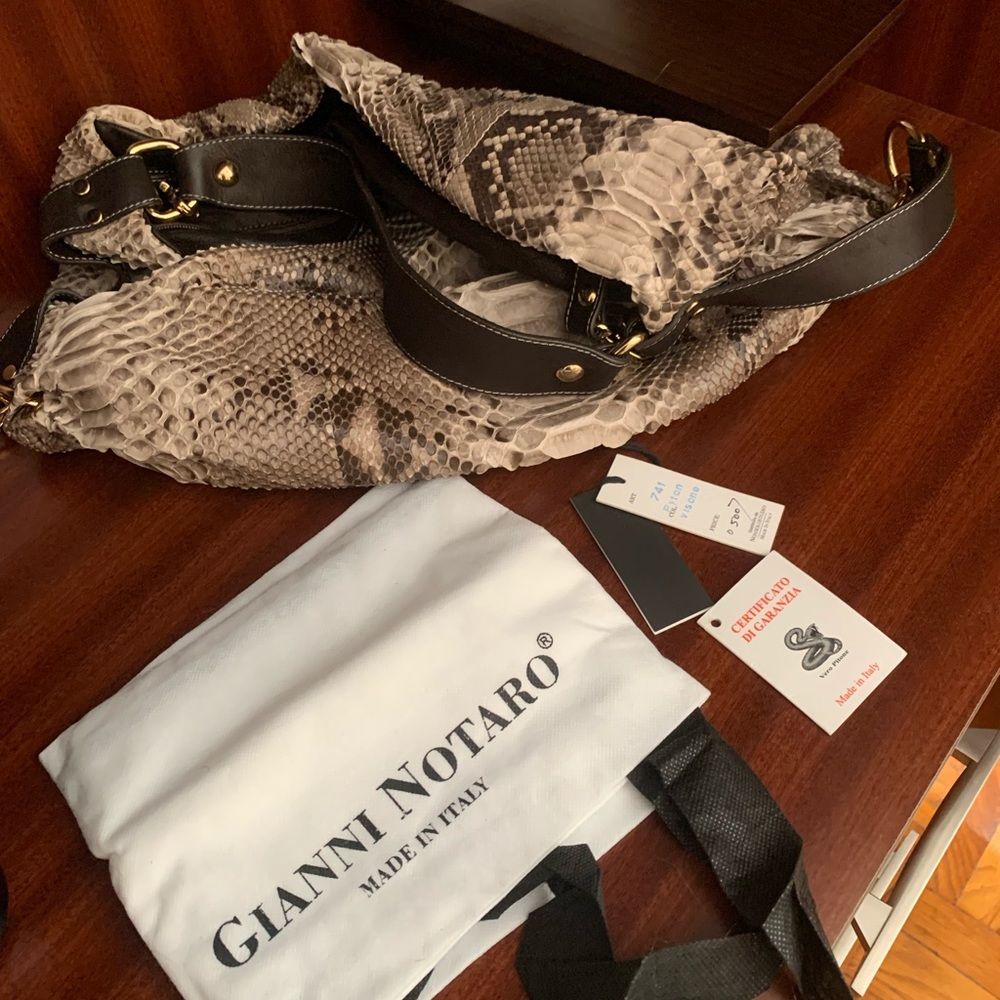 NWTRare,hard to find GIANNI NOTARO guarantee certificateBag.Real PythonLeather.I